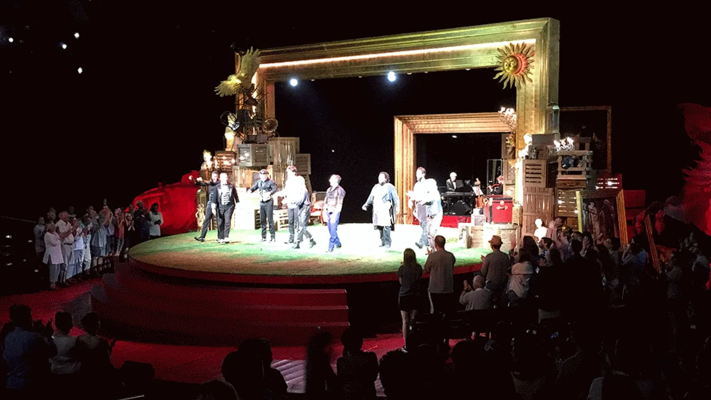 the-actors-take-a-bow.gif